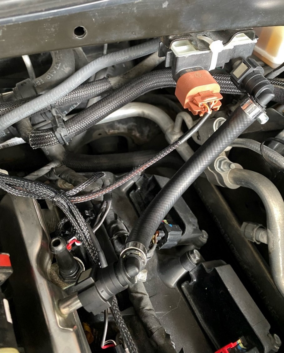 Dodge Challenger SRT-8 6.1L Hemi V8 ESF-1.jpg